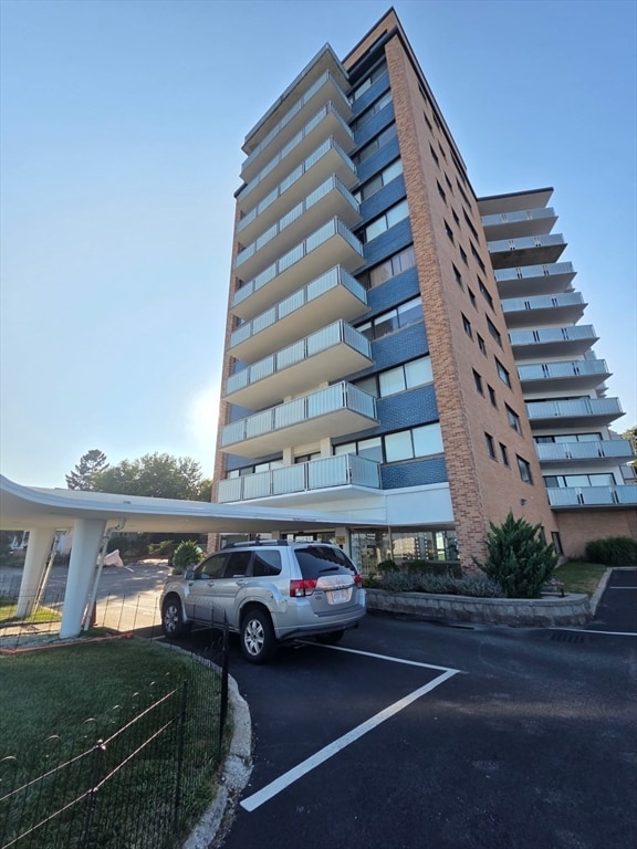 Building Photo - 300 Lynn Shore Dr