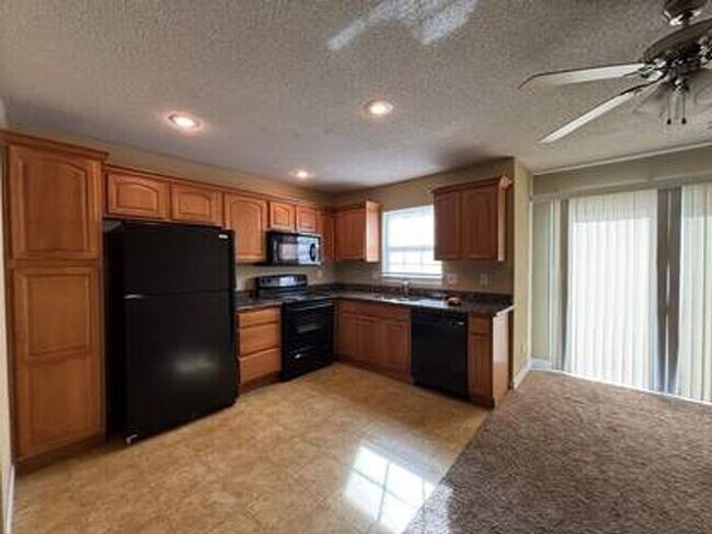 Foto del edificio - Spacious 2BR 2.5 BA Home w/ Granite tops + Garage in Blue Springs