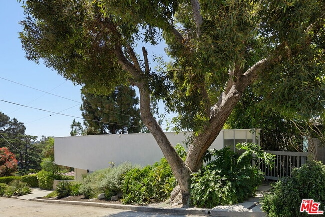 Building Photo - 2303 Bancroft Ave