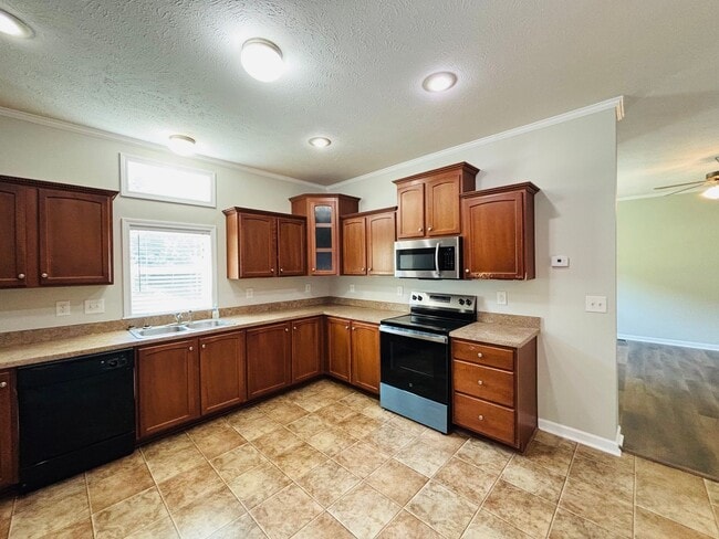 Building Photo - 3 Bedroom, 2 Bath House