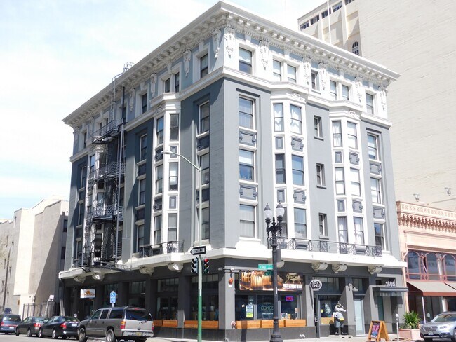 Exterior - 1605 Clay St