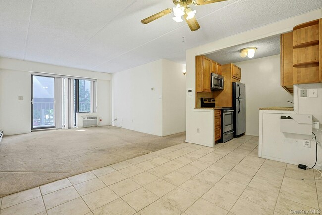 Building Photo - 560 Halstead Ave