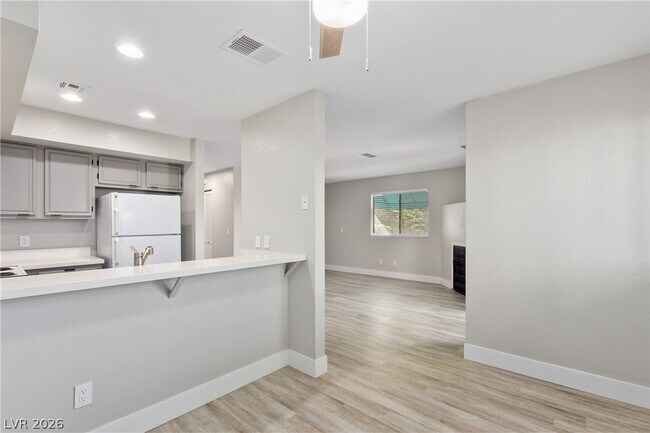 Foto del edificio - 2220 Pine Breeze Ln
