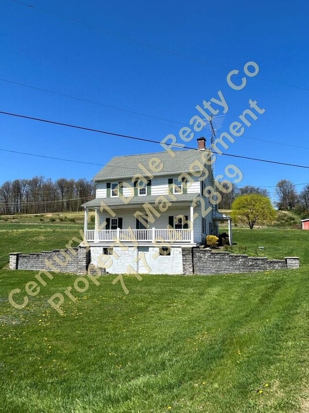 Primary Photo - Gorgeous Three Bedroom Farm Home in Red Li...