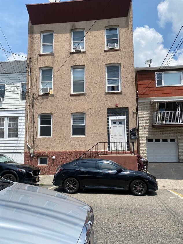 80 71st St Unit 1st Floor, Guttenberg, NJ 07093 Room for Rent in
