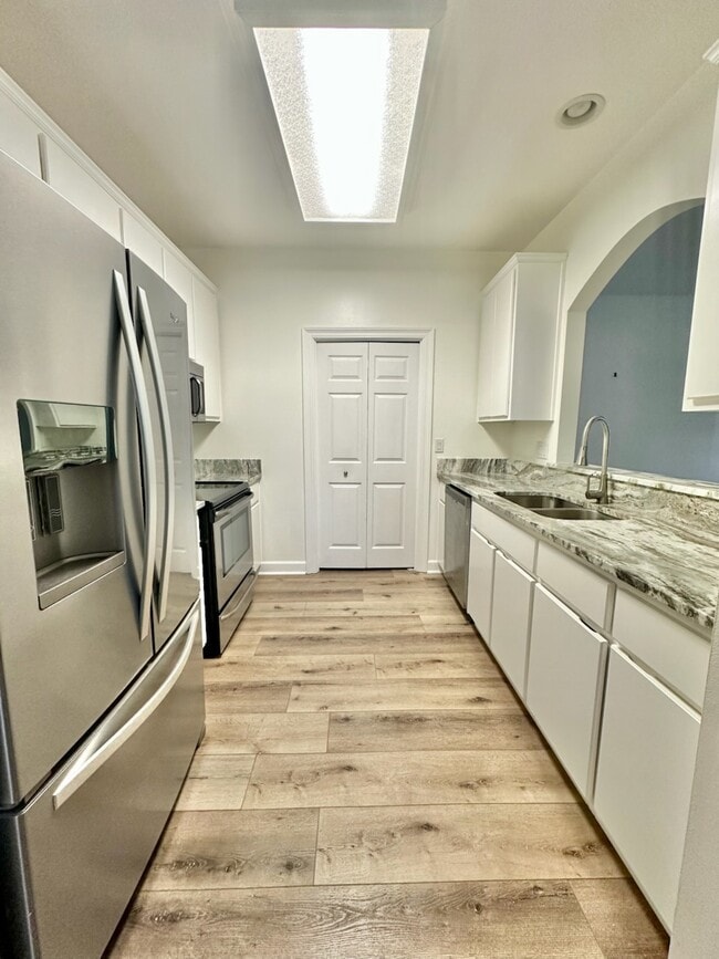 Foto del edificio - 126 S Shore Dr