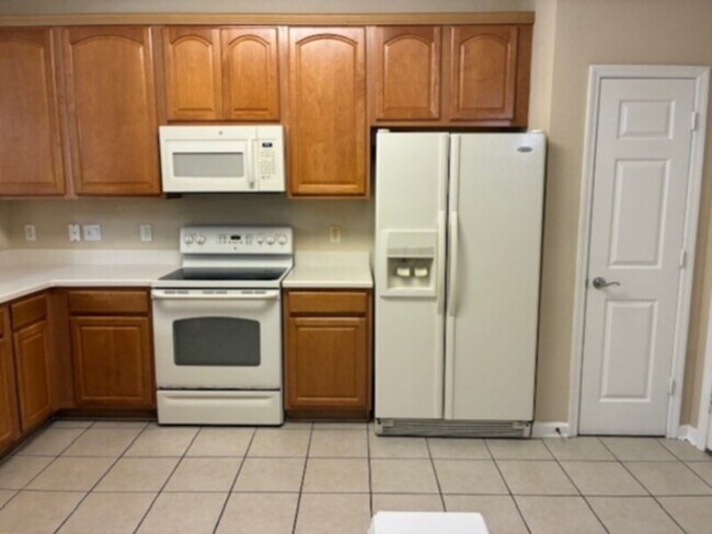 Building Photo - 3 bedroom Townhome with Lake view!!