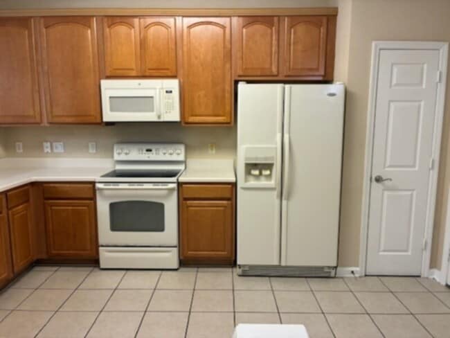 Photo - 3 bedroom Townhome with Lake view!!