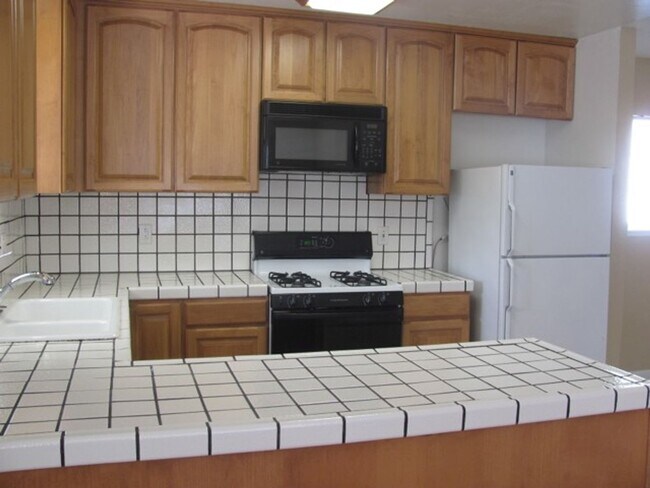 Foto del edificio - Perfect Location Near Cal Poly - Two Bed - Large Yard!