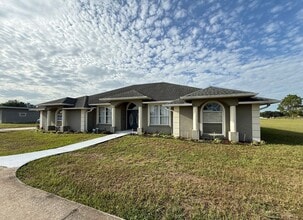 Building Photo - 11400 Lovers Ln