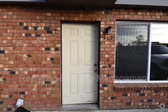 Building Photo - 313 NW Tumlin Ave