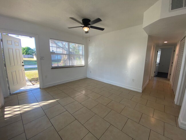 Building Photo - 21995 Catherine Ave