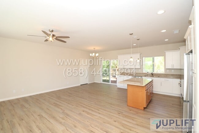 Building Photo - 3 Bed, 2 Bath House, 1200 SqFt.  RECENT BUILD