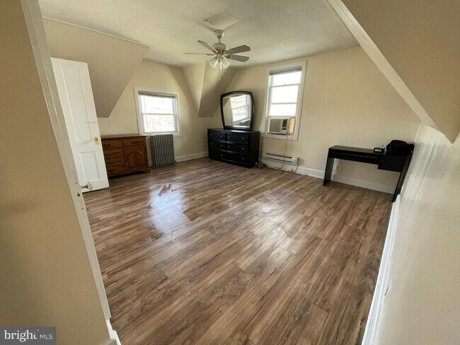 Building Photo - 100 Broad St