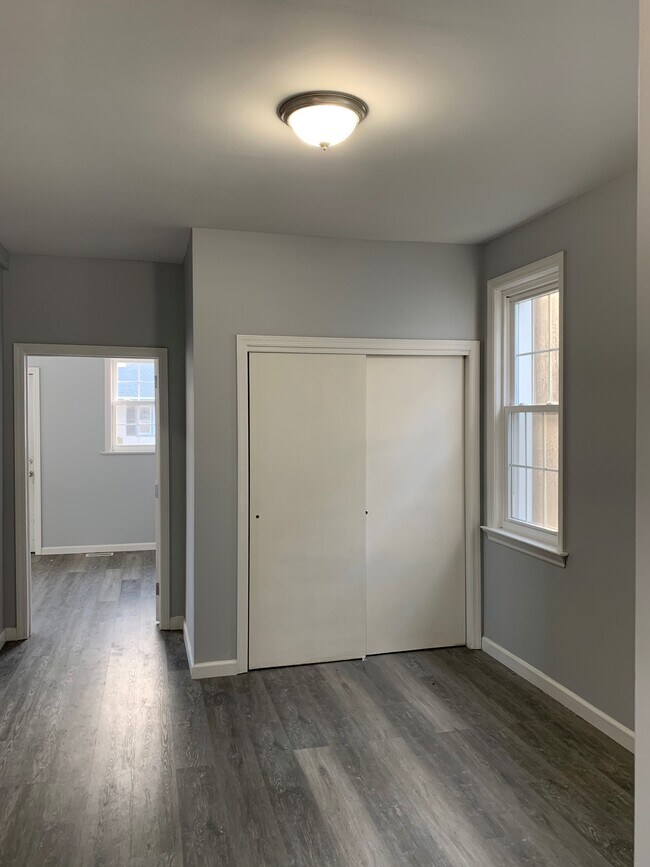 Building Photo - 729 McCandless Pl