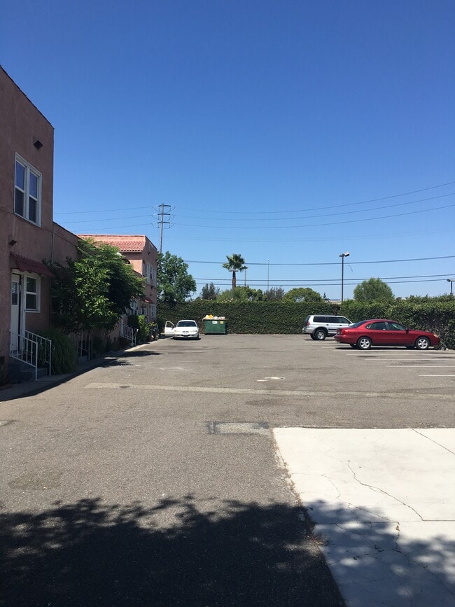 Building Photo - 1205 E Stafford St
