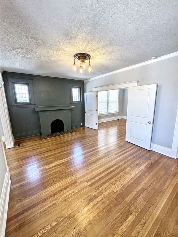 Foto del edificio - 4166 Russell Blvd