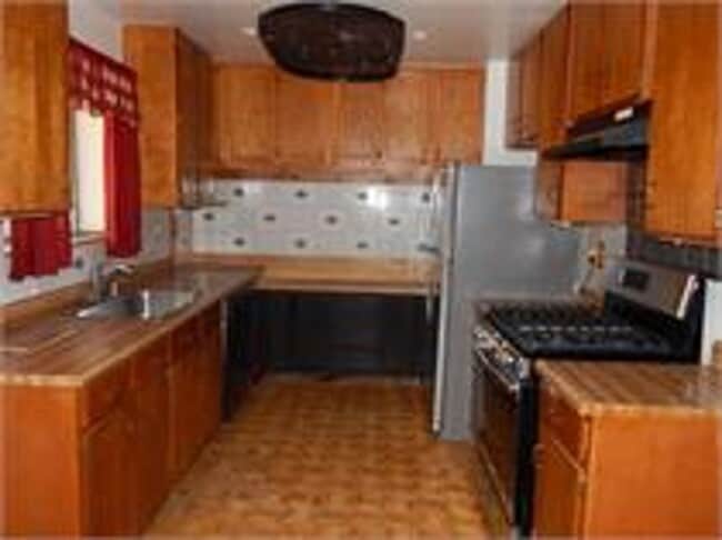 Building Photo - Comfortable Crystal Falls Home