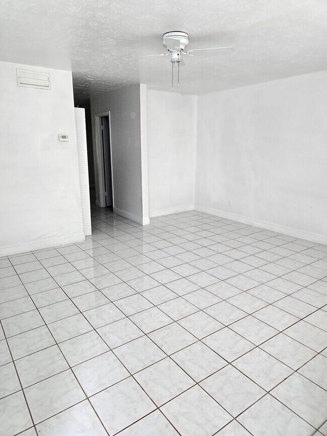 Building Photo - Large Two bedrooms with a cover patio