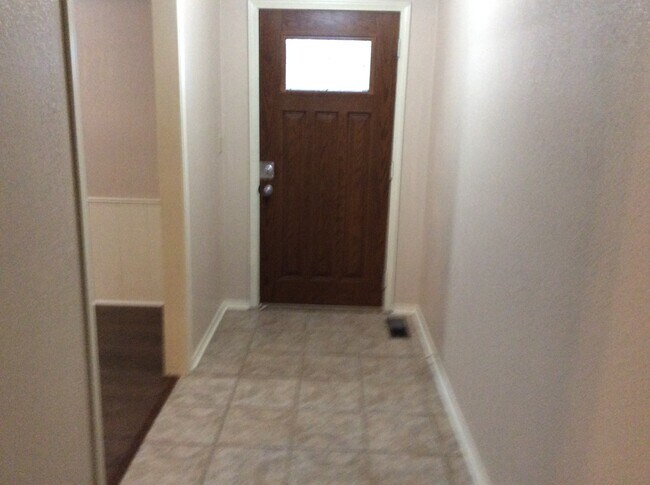 Foto del edificio - 1705 Rock Hollow St
