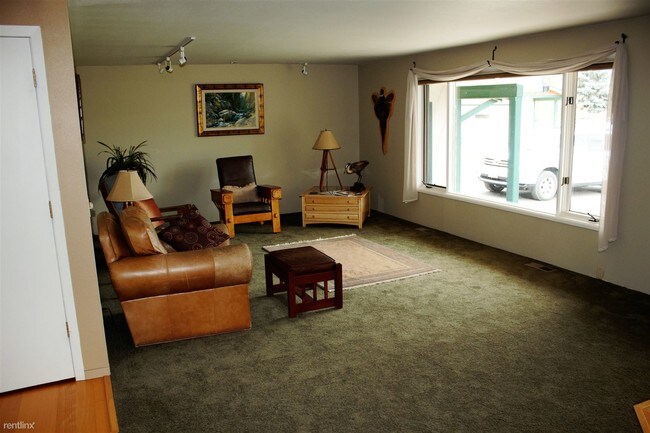 Building Photo - 4 br, 3 bath House - 944 Kingfisher Lane