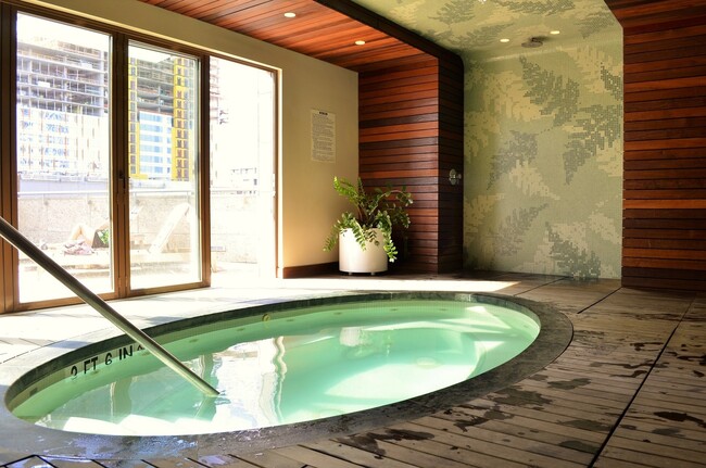Building Photo - Luxury condo w/view, walking distance to Bellevue Sqaure