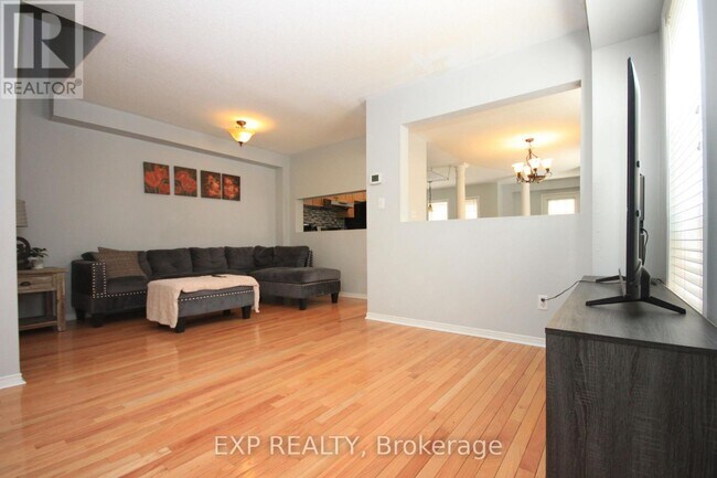 Photo du bâtiment - 1318 Mowat Ln