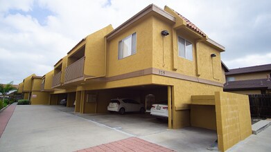 Building Photo - 325 Roosevelt St