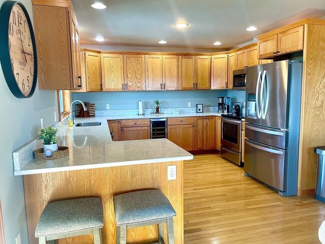 Building Photo - 3 Bed, 2 Bath Duplex in Hillsboro