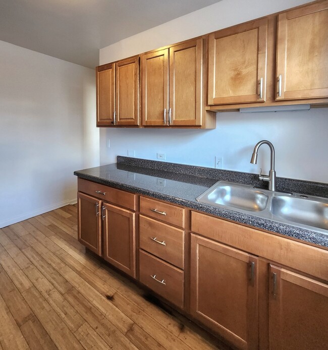 Building Photo - 3217 W Diversey Ave