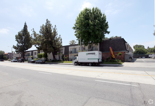 Building Photo - Covina Plaza Apartments