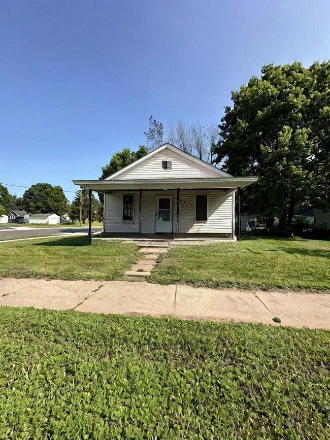 Building Photo - 640 Niagara St