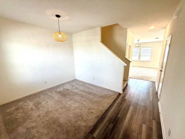 Building Photo - **APPLICATION RECEIVED** AVAILABLE NOW! 2-...