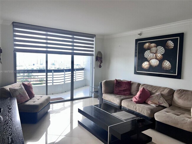 Building Photo - 19101 NE 36th Pl