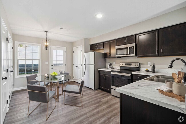 Building Photo - Center Pointe Townhomes