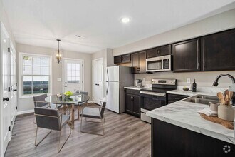 Building Photo - Center Pointe Townhomes