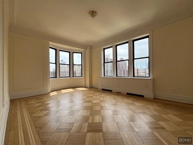 Building Photo - 220 W 98th St