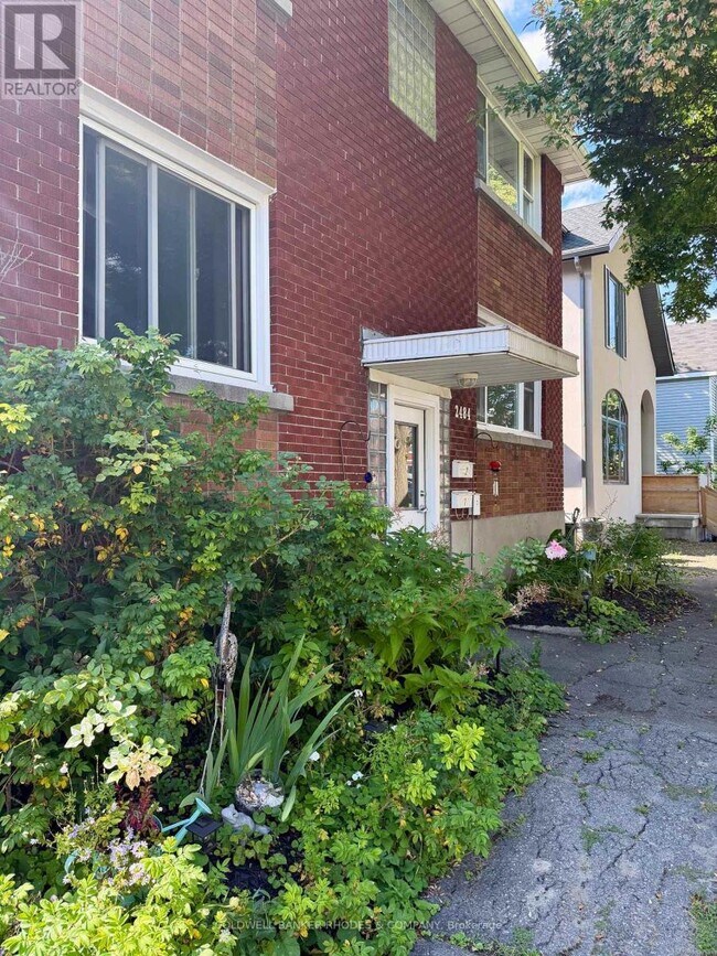 Photo du bâtiment - 2484 Carlsen Ave