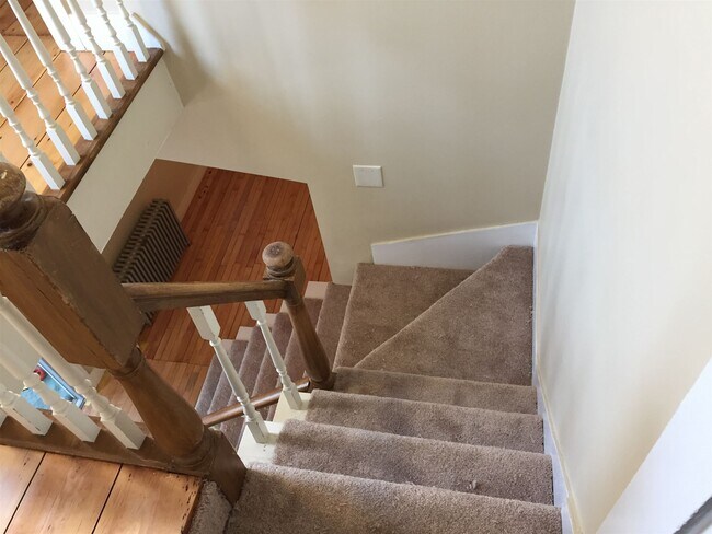 Building Photo - 15 River St