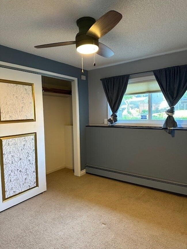 Building Photo - The Perfect Family Home! Large Yard, Deck ...