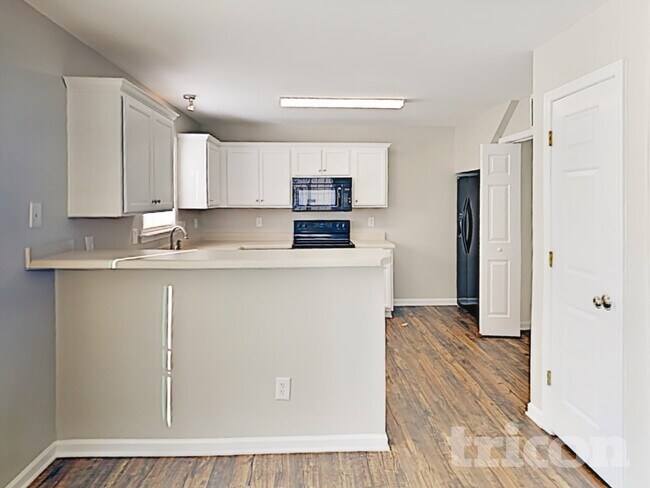 Building Photo - 2809 Erinridge Rd