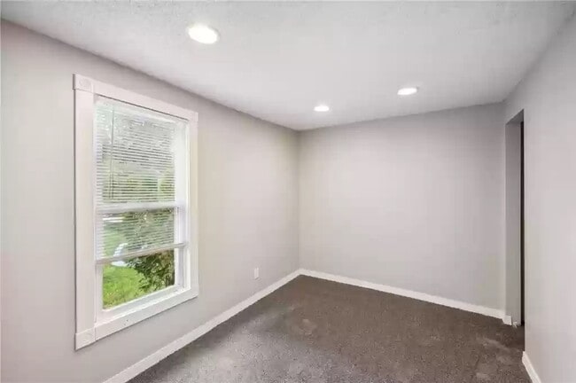 Building Photo - 1609 3rd St NE