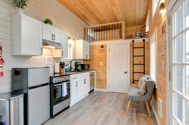 Building Photo - 1757 SR 105