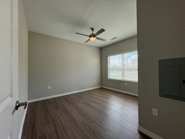 Building Photo - 3144 Gorge Way