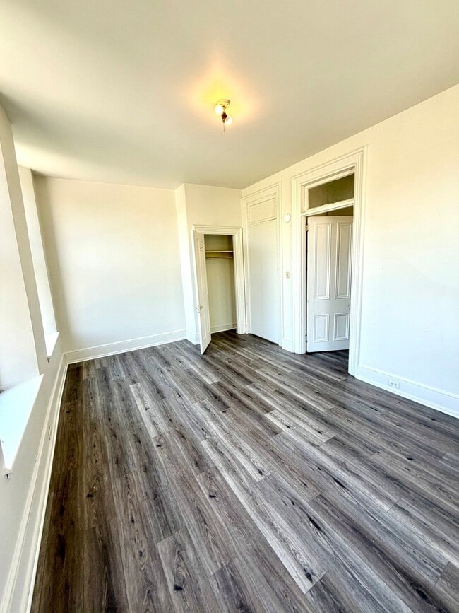 Foto del edificio - 446 N Duke St