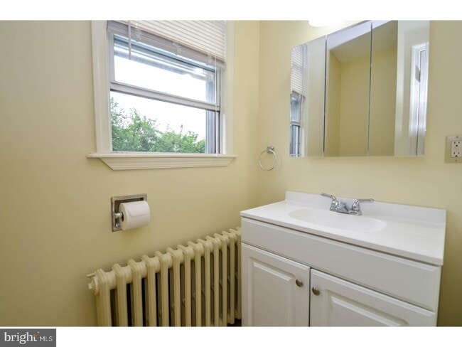 Building Photo - 1726 8th St