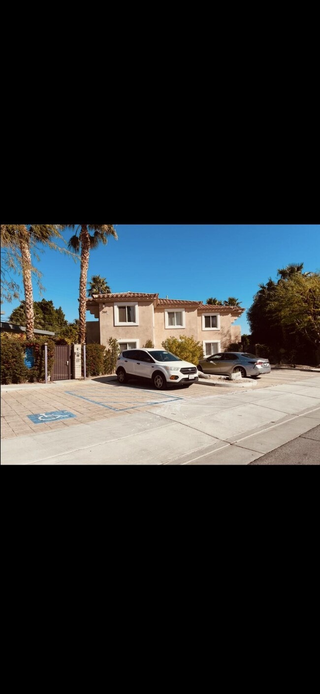 Building Photo - 2160 N Junipero Ave