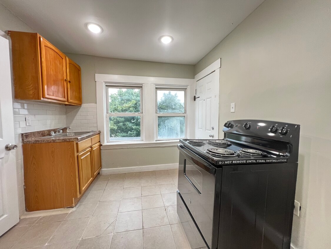 674 Hunterdon St Unit 3, Newark, NJ 07108 Apartments in Newark, NJ