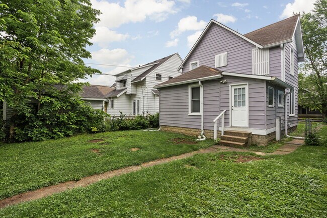 Building Photo - 418 N Drexel Ave
