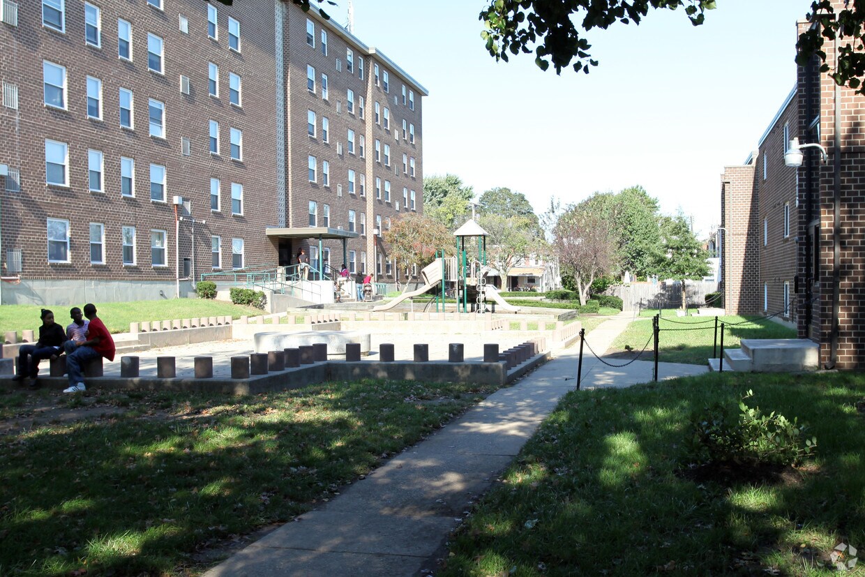 Building Photo - Benjamin Banneker Plaza